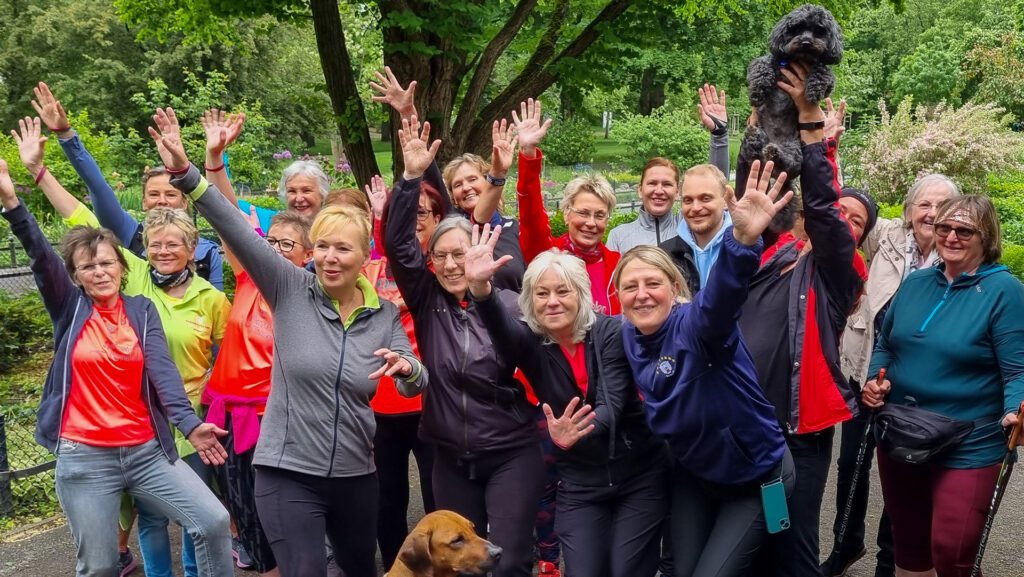 Frauengruppe beim Sport im Park